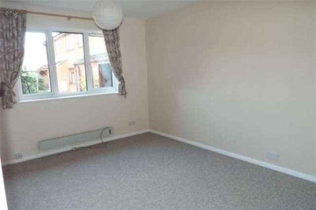  Image of 2 bedroom Bungalow to rent in Greenwood Close Romsey SO51 at Romsey, SO51 7QT