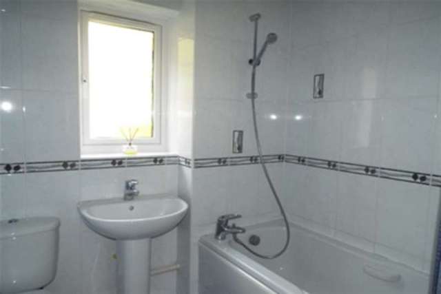  Image of 2 bedroom Bungalow to rent in Greenwood Close Romsey SO51 at Romsey, SO51 7QT