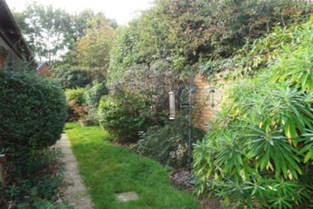  Image of 2 bedroom Bungalow to rent in Greenwood Close Romsey SO51 at Romsey, SO51 7QT