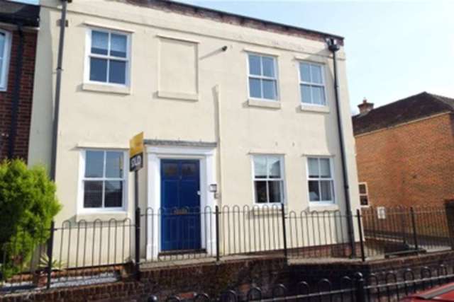  Image of 2 bedroom Maisonette to rent in Middlebridge Street Romsey SO51 at Romsey, SO51 8HL