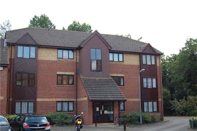  Image of 1 bedroom Flat to rent in Rossignol Gardens Carshalton SM5 at Surrey, SM5 2EE