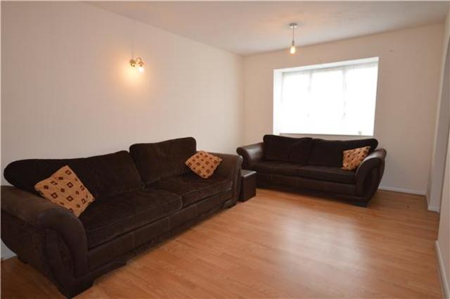  Image of 1 bedroom Flat to rent in Rossignol Gardens Carshalton SM5 at Surrey, SM5 2EE