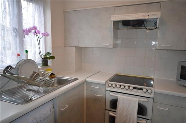  Image of 1 bedroom Flat to rent in Rossignol Gardens Carshalton SM5 at Surrey, SM5 2EE