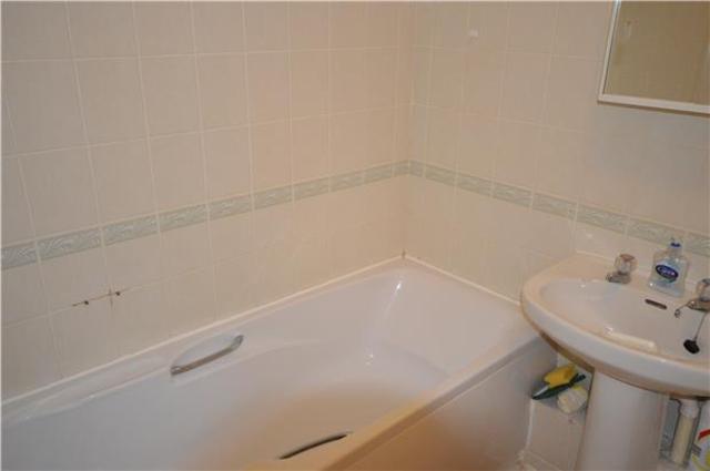  Image of 1 bedroom Flat to rent in Rossignol Gardens Carshalton SM5 at Surrey, SM5 2EE