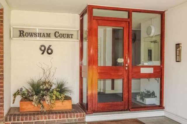  Image of 2 bedroom Apartment for sale in South Hill Avenue Harrow-on-the-Hill Harrow HA1 at Rowsham Court South Hill Avenue Harrow on the Hill, HA1 3NX