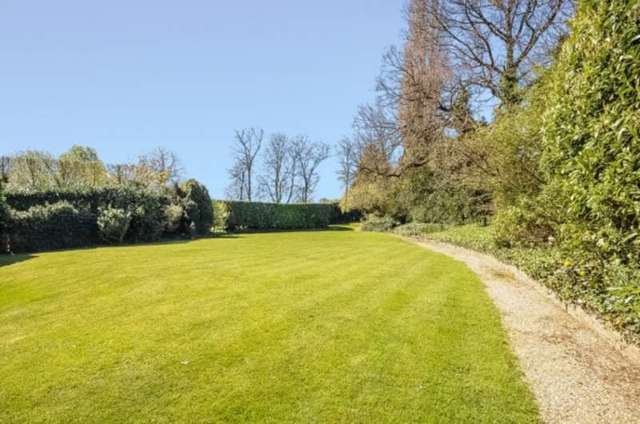  Image of 2 bedroom Apartment for sale in South Hill Avenue Harrow-on-the-Hill Harrow HA1 at Rowsham Court South Hill Avenue Harrow on the Hill, HA1 3NX