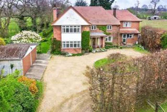  Image of 5 bedroom Detached house for sale in Hamlet Hill Roydon Harlow CM19 at Hamlet Hill  Harlow, CM19 5JU