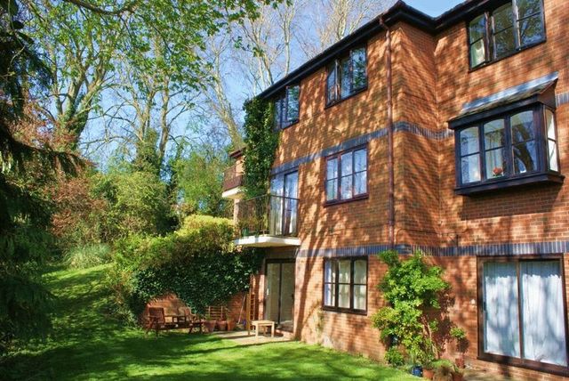  Image of 1 bedroom Flat to rent in St. Michaels Court Ruscombe Reading RG10 at St. Michaels Court Ruscombe Reading, RG10 9UF