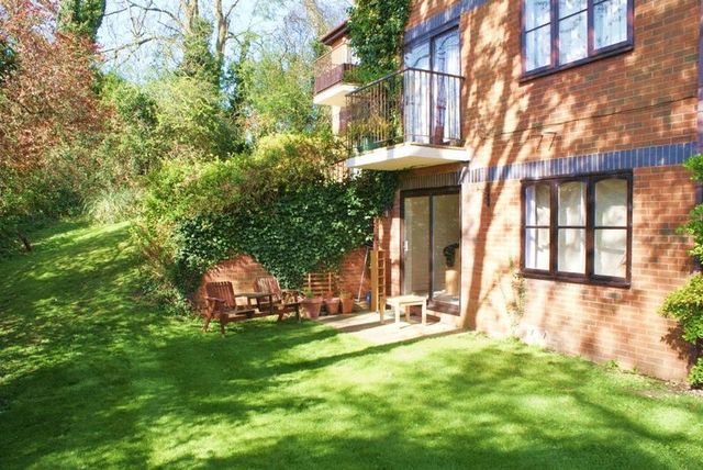  Image of 1 bedroom Flat to rent in St. Michaels Court Ruscombe Reading RG10 at St. Michaels Court Ruscombe Reading, RG10 9UF