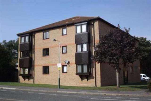  Image of Flat to rent in Rushdon Close Gidea Park Romford RM1 at Romford, RM1 2RE