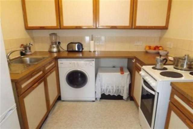  Image of Flat to rent in Rushdon Close Gidea Park Romford RM1 at Romford, RM1 2RE