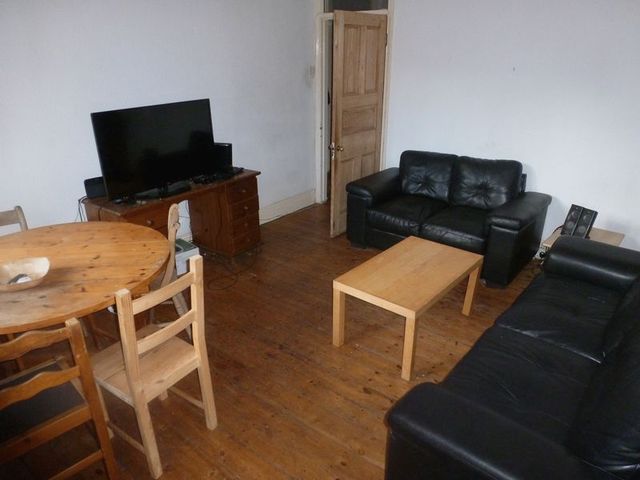  Image of 3 bedroom Flat to rent in Sackville Road Newcastle upon Tyne NE6 at Sackville Road Array Byker, NE6 5TA