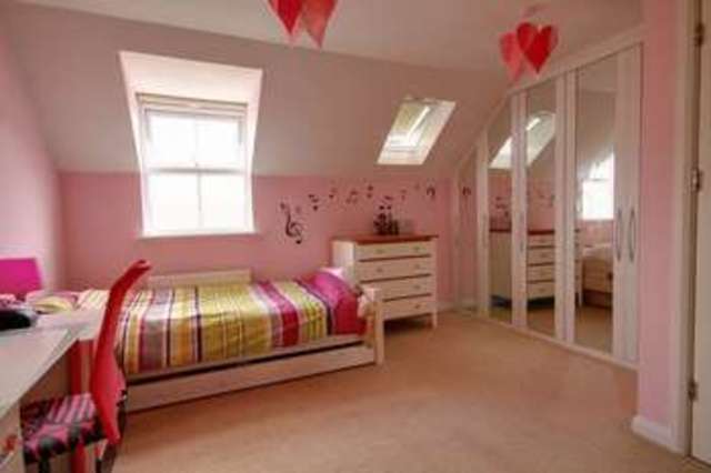  Image of 4 bedroom Detached house for sale in Saddlers Close Billingshurst RH14 at Saddlers Close  Billingshurst, RH14 9GL