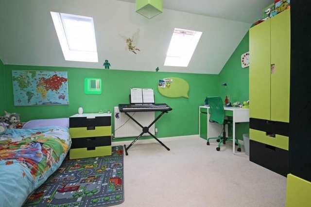  Image of 4 bedroom Semi-Detached house for sale in Saddlers Close Billingshurst RH14 at Billingshurst, RH14 9GL