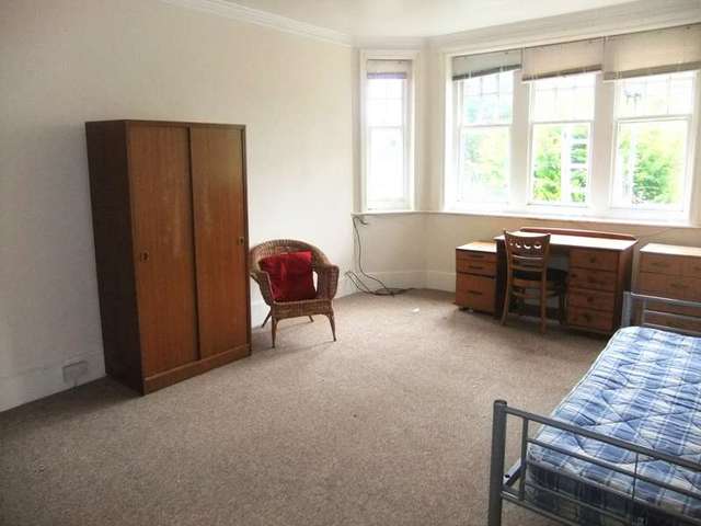  Image of 2 bedroom Flat for sale in Saffrons Road Eastbourne BN21 at 16 Saffrons Road  Eastbourne, BN21 1DU