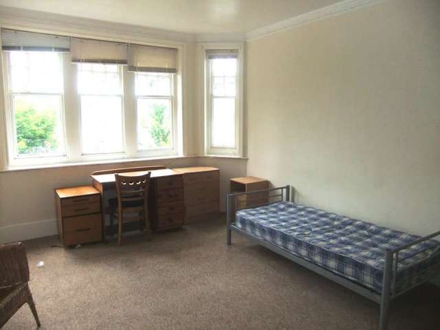  Image of 2 bedroom Flat for sale in Saffrons Road Eastbourne BN21 at 16 Saffrons Road  Eastbourne, BN21 1DU