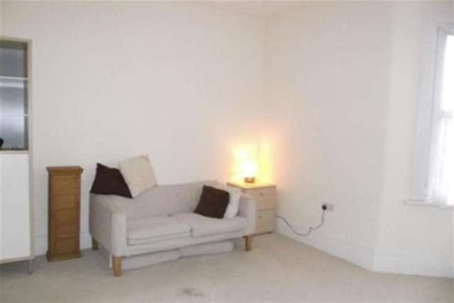  Image of 2 bedroom Flat to rent in Salisbury Road London E7 at Forest Gate, E7 9JX
