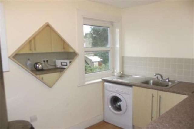  Image of 2 bedroom Flat to rent in Salisbury Road London E7 at Forest Gate, E7 9JX