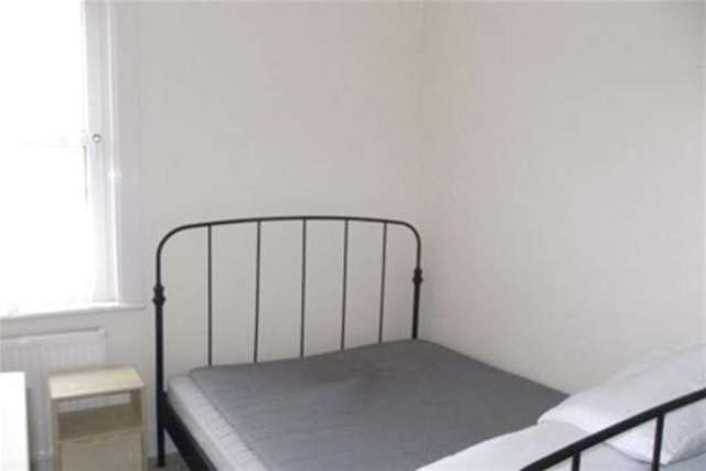  Image of 2 bedroom Flat to rent in Salisbury Road London E7 at Forest Gate, E7 9JX