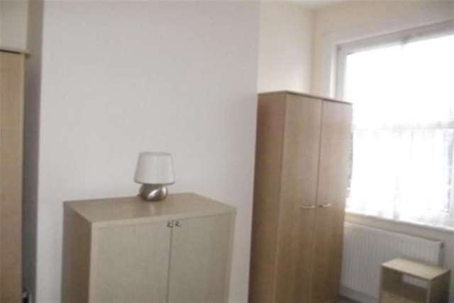  Image of 2 bedroom Flat to rent in Salisbury Road London E7 at Forest Gate, E7 9JX