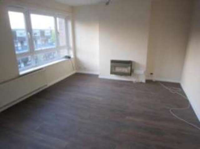  Image of 3 bedroom Flat for sale in Samuel Street London SE18 at Woolwich  Woolwich, SE18 5LQ