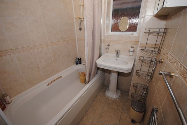  Image of 4 bedroom Detached house for sale in Sandringham Road Southampton SO18 at Sandringham Road Bitterne Park Southampton, SO18 1JJ