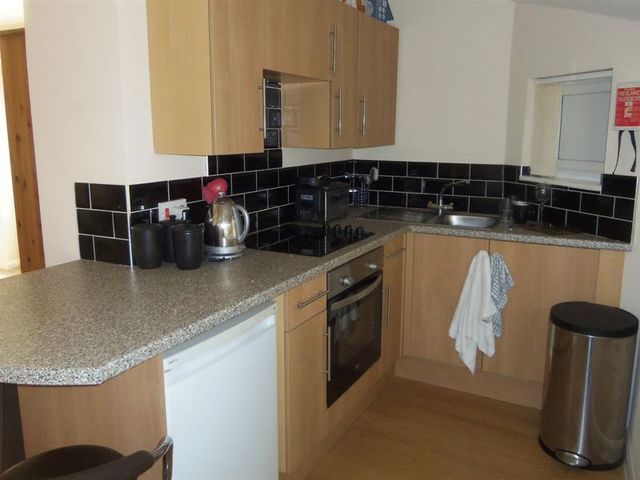  Image of 1 bedroom Flat to rent in Seaway Road Paignton TQ3 at Seaway Road  Paignton, TQ3 2NX