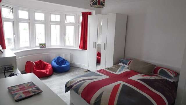  Image of 4 bedroom Semi-Detached house for sale in Seddons Walk Hockley SS5 at Seddons Walk  Hockley, SS5 5DB