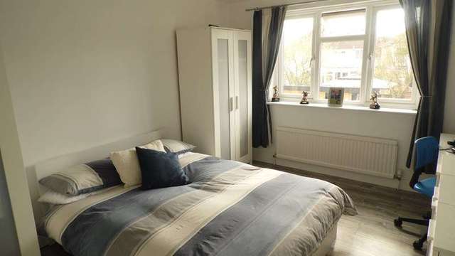  Image of 4 bedroom Semi-Detached house for sale in Seddons Walk Hockley SS5 at Seddons Walk  Hockley, SS5 5DB