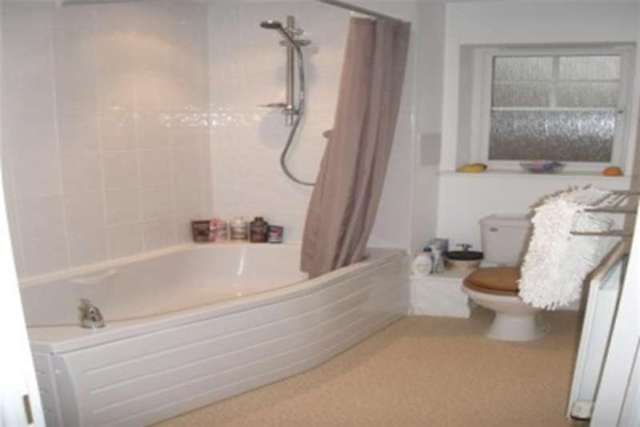  Image of 2 bedroom Flat to rent in Raleigh Street Nottingham NG7 at Nottingham, NG7 4DG