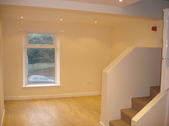  Image of 1 bedroom Flat to rent in Sheffield Road Barnsley S70 at Sheffield Road  Barnsley, S70 1HS