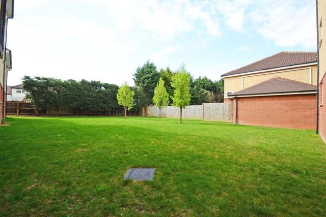  Image of 2 bedroom Apartment to rent in Sherriff Close Esher KT10 at Esher Surrey Surrey, KT10 8AT