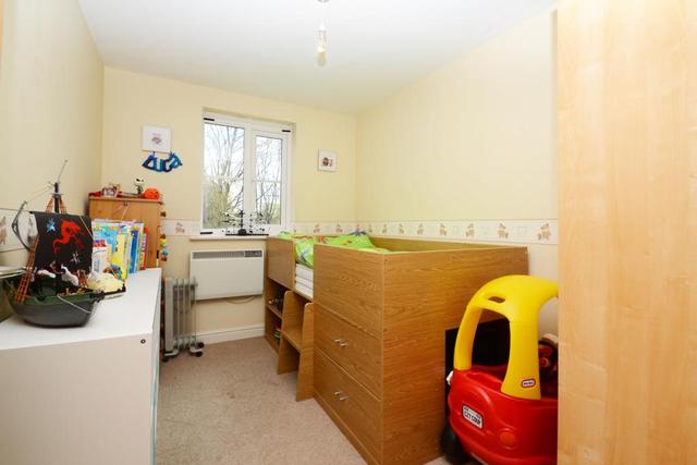  Image of 2 bedroom Apartment to rent in Sherriff Close Esher KT10 at Esher Surrey Surrey, KT10 8AT