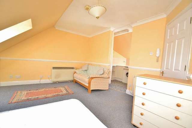 Image of Flat for sale in Hill Lane Southampton SO15 at 146-148 Hill Lane  Southampton, SO15 5TX