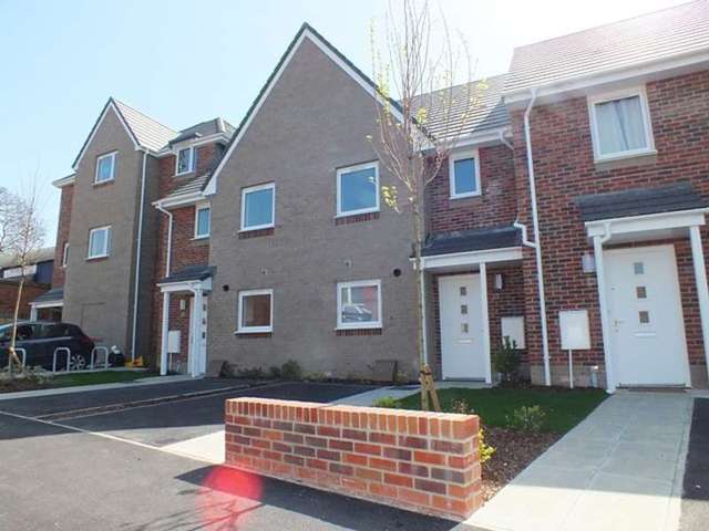  Image of 3 bedroom Detached house to rent in Oakley Road Southampton SO16 at Shirley  Southampton, SO16 4LG