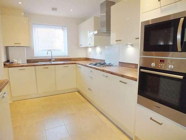  Image of 3 bedroom Detached house to rent in Oakley Road Southampton SO16 at Shirley  Southampton, SO16 4LG