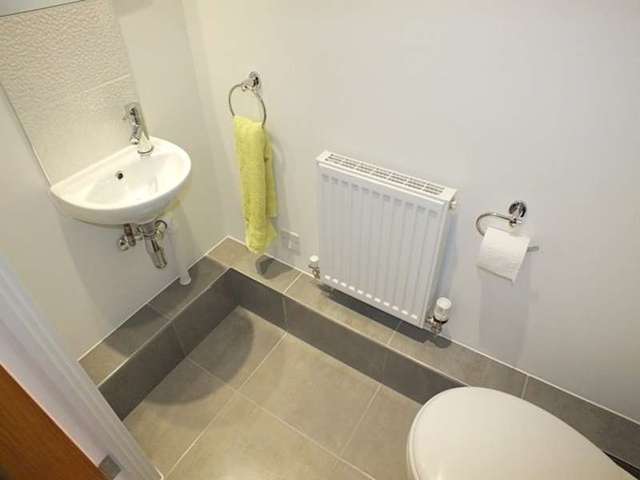  Image of 3 bedroom Detached house to rent in Oakley Road Southampton SO16 at Shirley  Southampton, SO16 4LG