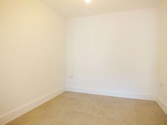  Image of 3 bedroom Detached house to rent in Oakley Road Southampton SO16 at Shirley  Southampton, SO16 4LG