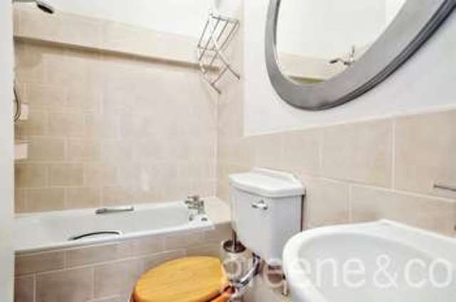  Image of 3 bedroom Flat to rent in Shoot Up Hill London NW2 at Mapesbury London Fortune Green, NW2 3XJ
