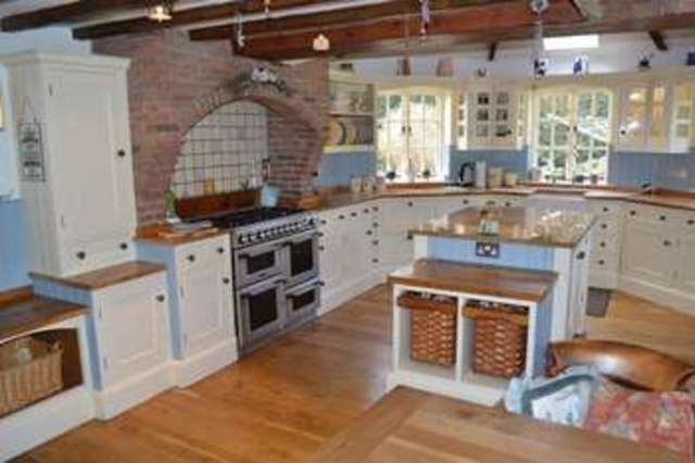  Image of 4 bedroom Cottage for sale in Silver Street Barrow-upon-Humber DN19 at Silver Street  Barrow-Upon-Humber, DN19 7DN