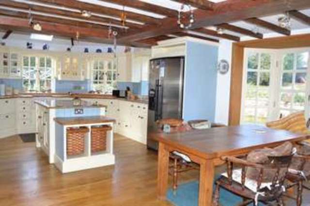  Image of 4 bedroom Cottage for sale in Silver Street Barrow-upon-Humber DN19 at Silver Street  Barrow-Upon-Humber, DN19 7DN