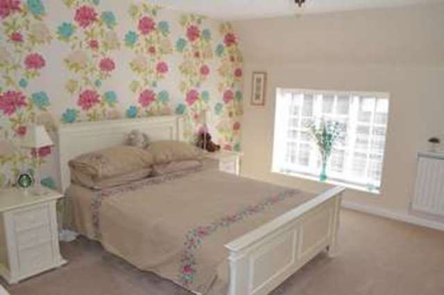  Image of 4 bedroom Cottage for sale in Silver Street Barrow-upon-Humber DN19 at Silver Street  Barrow-Upon-Humber, DN19 7DN
