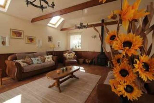  Image of 4 bedroom Cottage for sale in Silver Street Barrow-upon-Humber DN19 at Silver Street  Barrow-Upon-Humber, DN19 7DN