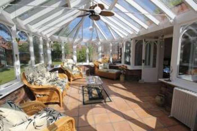  Image of 4 bedroom Cottage for sale in Silver Street Barrow-upon-Humber DN19 at Silver Street  Barrow-Upon-Humber, DN19 7DN