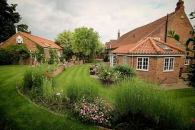  Image of 4 bedroom Cottage for sale in Silver Street Barrow-upon-Humber DN19 at Silver Street  Barrow-Upon-Humber, DN19 7DN