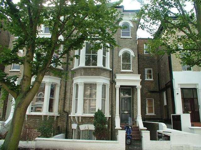  Image of 4 bedroom Flat to rent in Sisters Avenue London SW11 at Battersea, SW11 5SG