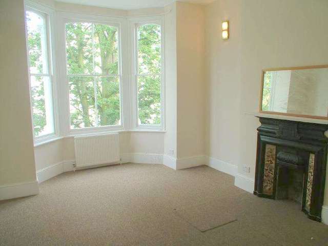  Image of 4 bedroom Flat to rent in Sisters Avenue London SW11 at Battersea, SW11 5SG