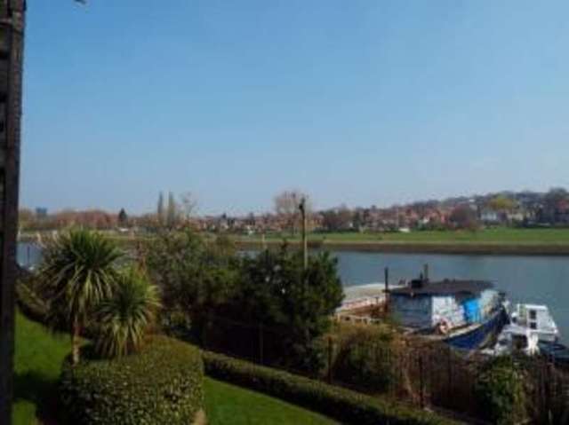  Image of 2 bedroom Flat for sale in Priory Avenue Southampton SO17 at Southampton Hampshire Portswood, SO17 2NW