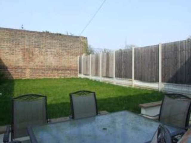  Image of 4 bedroom Semi-Detached house for sale in Ambleside Drive Southend-on-Sea SS1 at Southend-on-Sea Essex Southchurch, SS1 2UW