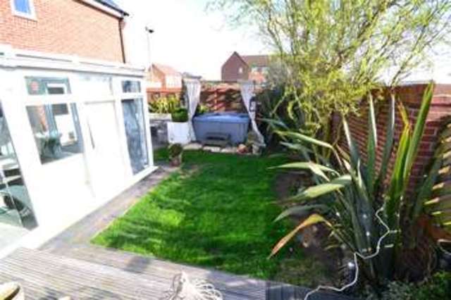 Image of 4 bedroom Detached house for sale in Sparrowhawk Way Bracknell RG12 at Bracknell Berkshire Popeswood, RG12 8BN